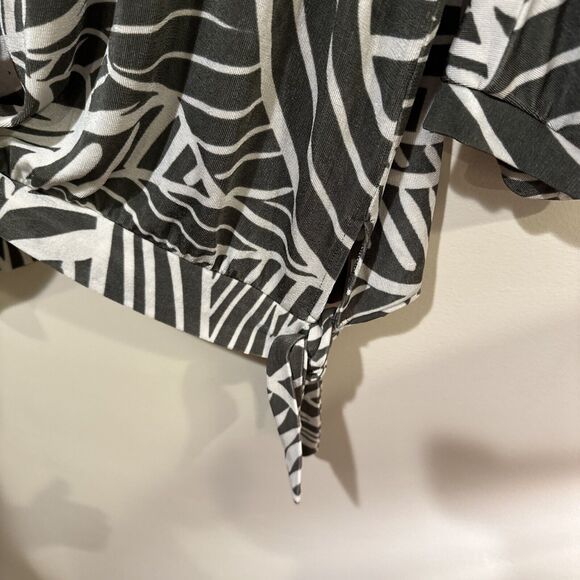 CHICOS TRAVELERS Top Blouse Womens 2 Greenish Gray White Unique Collar Side Tie - Picture 4 of 5